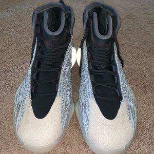 Yeezy Quantum, lifestyle model!